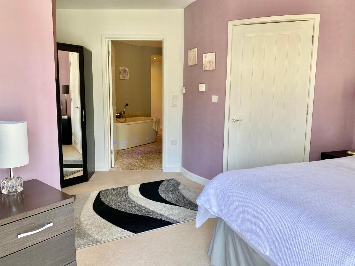 One Of The Best Properties In Lyme! Breathtaking Views Across The Whole Bay. 3 Stories With 2 Tier Veranda Around The Property. Sleeps 6 Lyme Regis Eksteriør billede