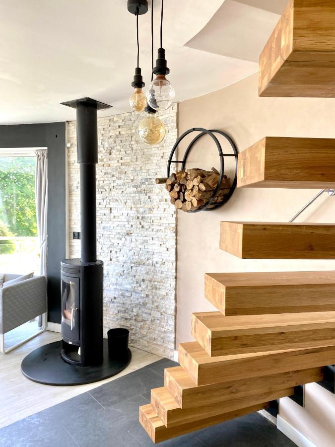 One Of The Best Properties In Lyme! Breathtaking Views Across The Whole Bay. 3 Stories With 2 Tier Veranda Around The Property. Sleeps 6 Lyme Regis Eksteriør billede