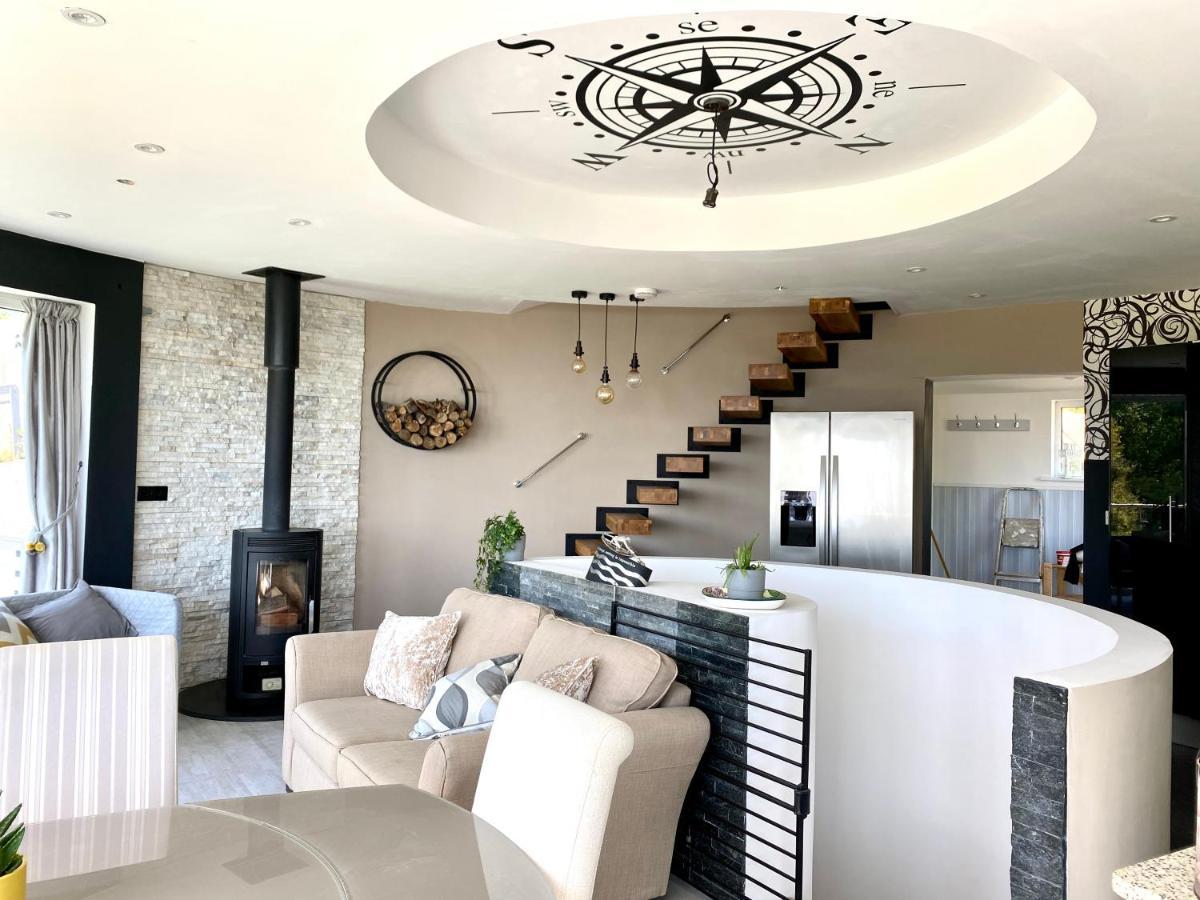 One Of The Best Properties In Lyme! Breathtaking Views Across The Whole Bay. 3 Stories With 2 Tier Veranda Around The Property. Sleeps 6 Lyme Regis Eksteriør billede