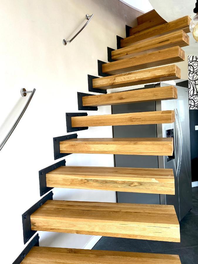 One Of The Best Properties In Lyme! Breathtaking Views Across The Whole Bay. 3 Stories With 2 Tier Veranda Around The Property. Sleeps 6 Lyme Regis Eksteriør billede