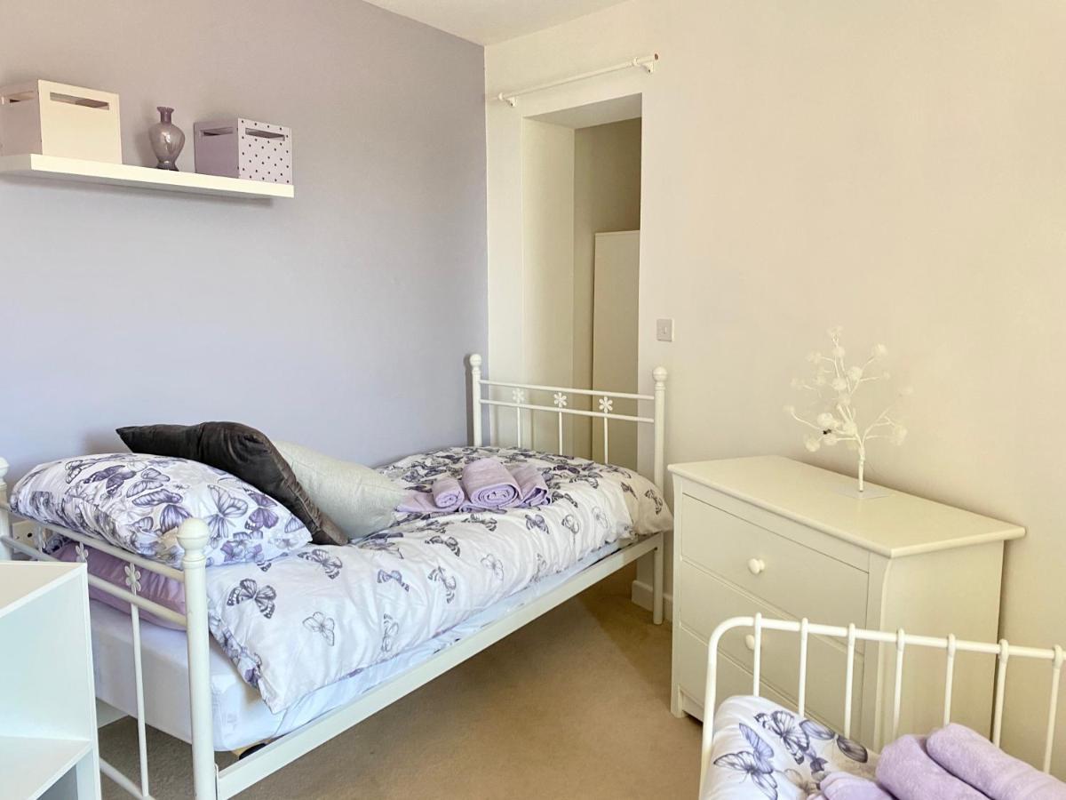 One Of The Best Properties In Lyme! Breathtaking Views Across The Whole Bay. 3 Stories With 2 Tier Veranda Around The Property. Sleeps 6 Lyme Regis Eksteriør billede