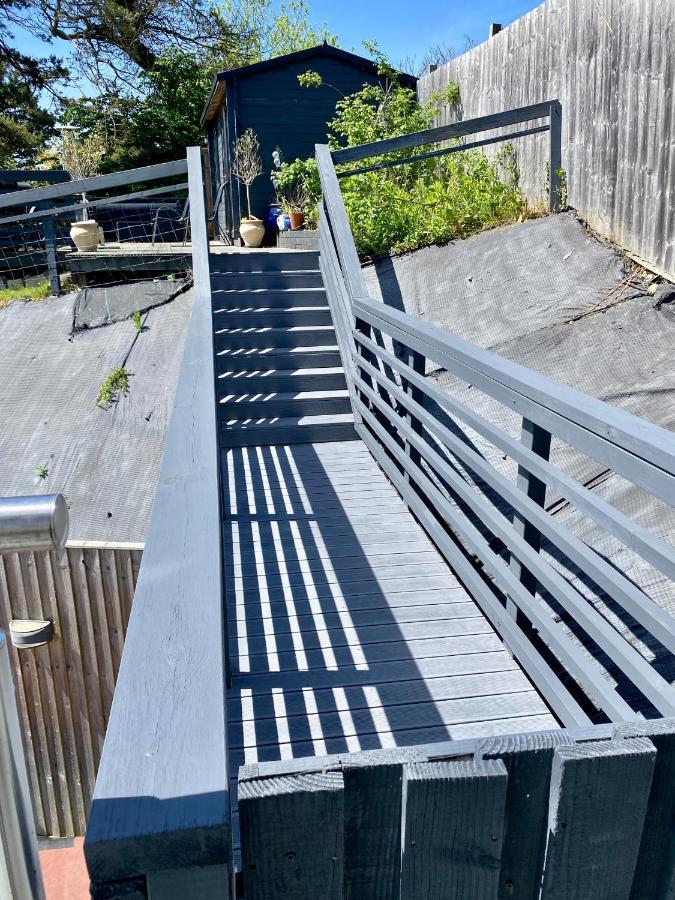 One Of The Best Properties In Lyme! Breathtaking Views Across The Whole Bay. 3 Stories With 2 Tier Veranda Around The Property. Sleeps 6 Lyme Regis Eksteriør billede